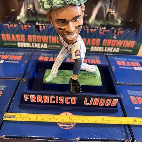 New York Mets Citi SGA 2023 Francisco Lindor Grass Growing Bobblehead - Picture 14 of 16